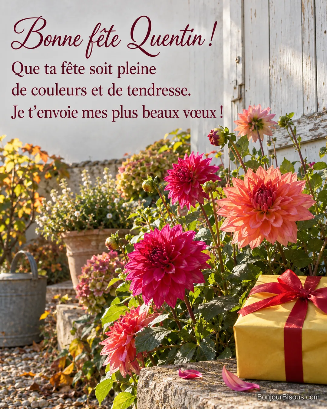 Des dahlias fuchsia et corail fleurissent près d’un petit paquet jaune dans un jardin vendéen, avec le texte « Bonne fête Quentin ! Que ta fête soit pleine de couleurs et de tendresse. Je t’envoie mes plus beaux vœux ! ». Des dahlias fuchsia et corail fleurissent près d’un petit paquet jaune dans un jardin vendéen, avec le texte « Bonne fête Quentin ! Que ta fête soit pleine de couleurs et de tendresse. Je t’envoie mes plus beaux vœux ! ».
