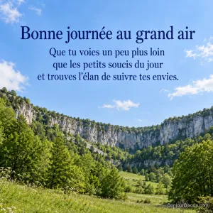Les falaises blanches d’un cirque jurassien dominent une prairie et des hêtres verts, avec le message « Bonne journée au grand air Que tu voies un peu plus loin que les petits soucis du jour et trouves l’élan de suivre tes envies. ».