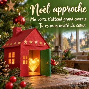 Une maison de papier rouge ouvre sa porte verte sur un cœur lumineux, comme une invitation personnelle pour Noël. Le message est : « Noël approche Ma porte t’attend grand ouverte. Tu es mon invité de cœur. ».