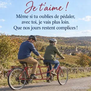 Un couple roule sur un tandem rouge dans la campagne bourguignonne, avec le texte « Je t’aime ! Même si tu oublies de pédaler, avec toi, je vais plus loin. Que nos jours restent complices ! ».